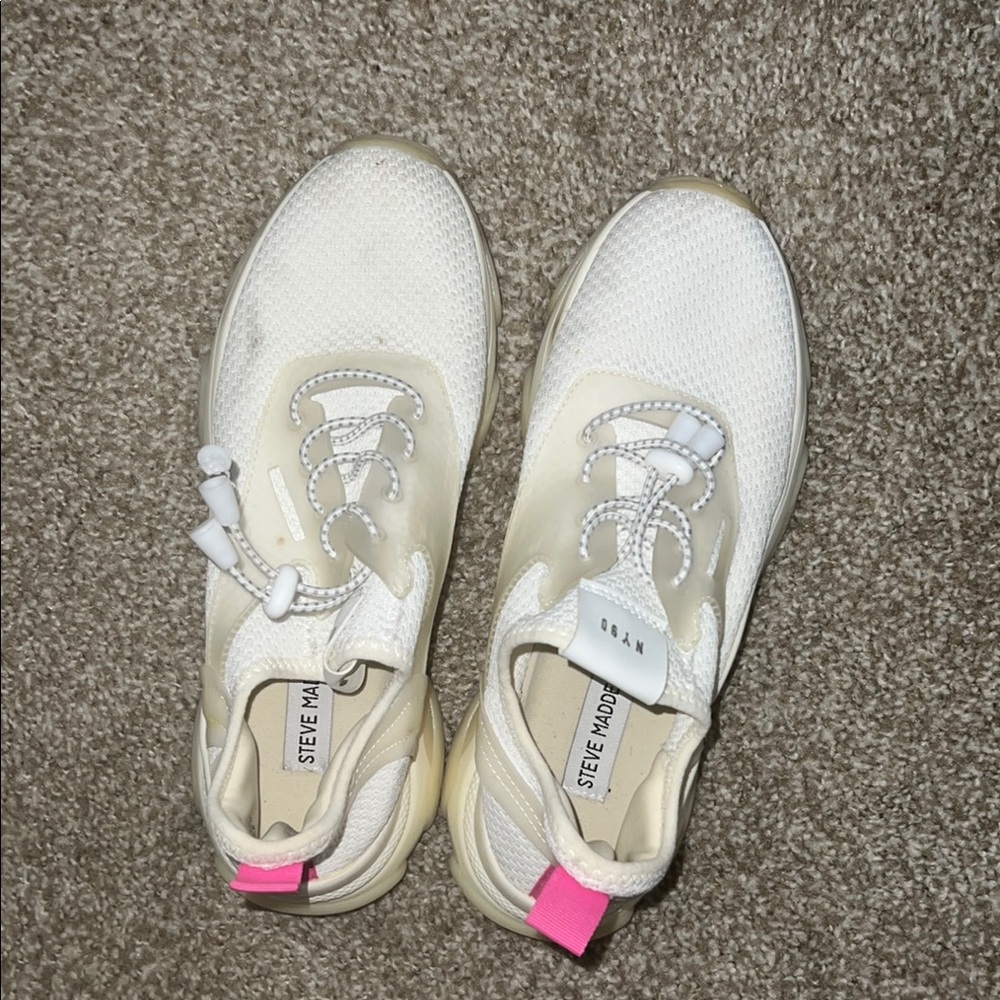 Steve Madden Cream Sneakers with Modern Design